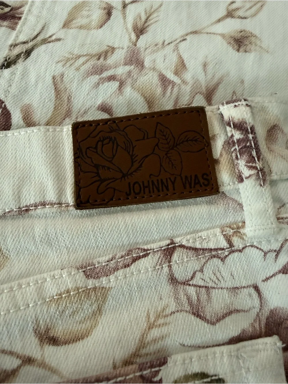 JOHNNY WAS The Cropped Boyfriend Jeans White Floral Print Frayed Hem 29 E12 - Picture 6 of 7